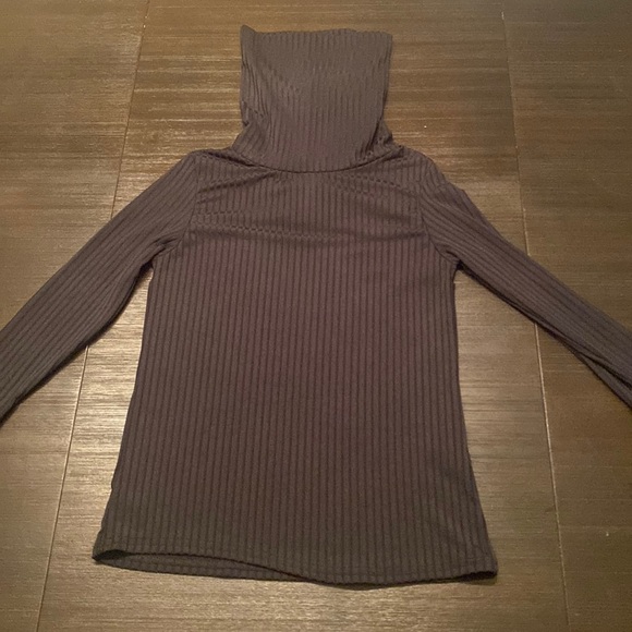 Nasty Gal Women’s Black Turtle Neck Size 4 - Picture 1 of 7